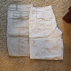 Shorts to upper knee